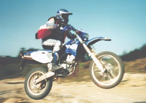 Achtung tieffliegende Yamaha - (Motorrad, Enduro, Cross)