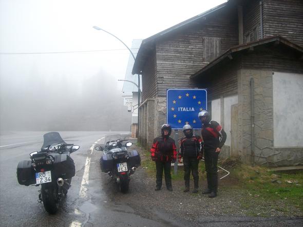 Da sind Berge - (Motorrad, Motorradfahren, gang)