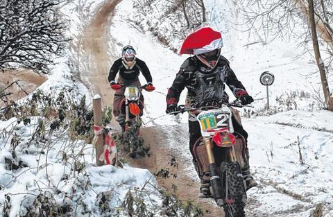 Nikokaus-Cross (Bild aus dem Internetz, also der größten Suchmaschine) - (Biker-Weihnatchten, Frohe Weihnacht)