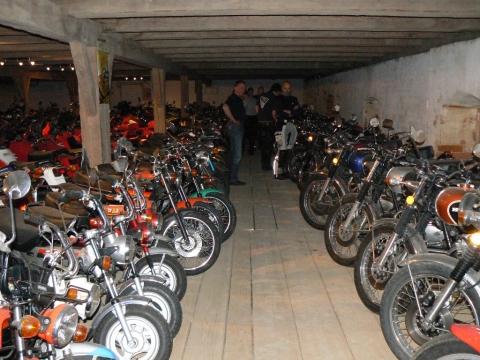 200 Mopeten, einige Dax - (Deutschland, Motorradmuseum)