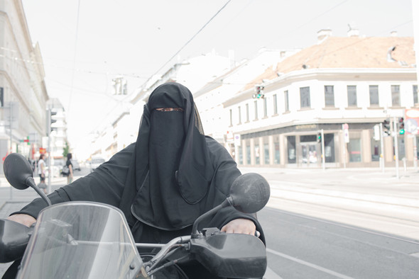 Burka-Biker - (Hilfsmittel, Helferlein)