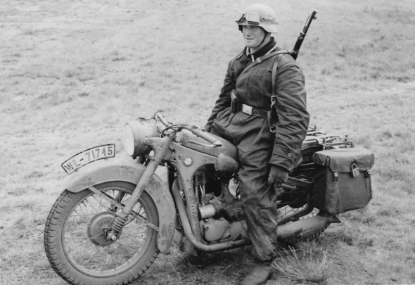 - (Frontansicht, Yamahe R1, ähnliche Moppeds)