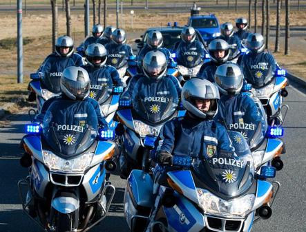 - (Frontansicht, Yamahe R1, ähnliche Moppeds)