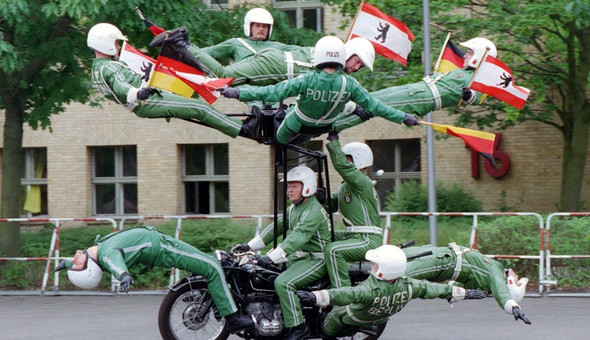 - (Frontansicht, Yamahe R1, ähnliche Moppeds)