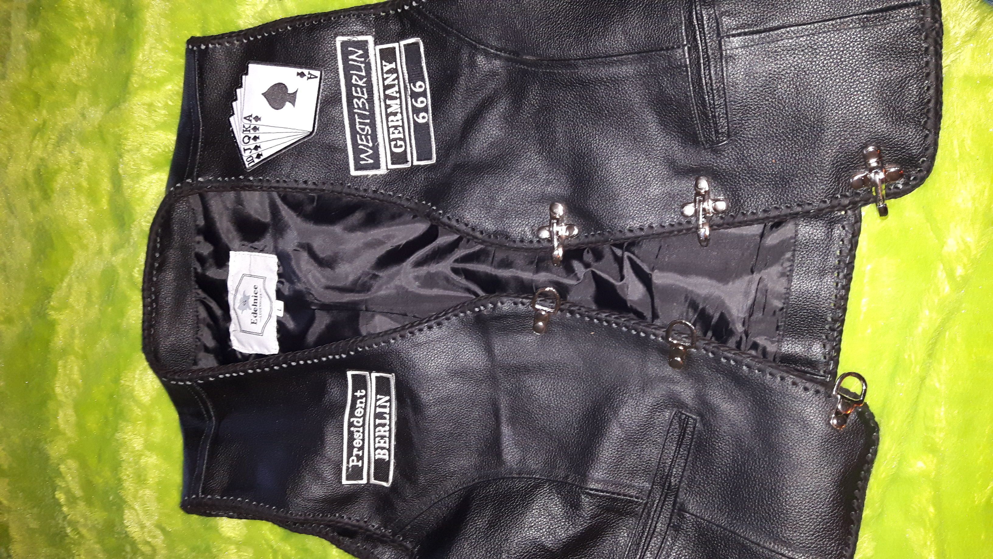 zweiteiler auf kutte... ohne MC oder MF oder der gleichen... darf man dieses (Motorrad, Biker)