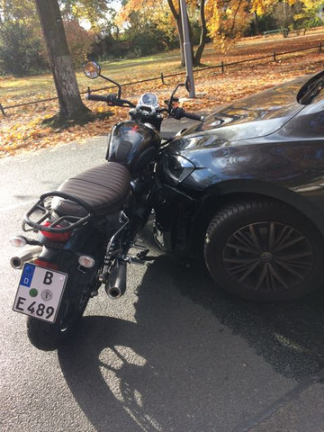 - (Unfall, Reparatur möglich)