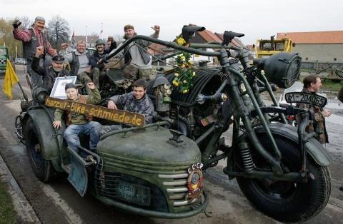 Russisches-Panzergespann - (Umfrage, gespann, Ural)