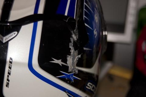 - (Helm, Kleidung, Sturz)