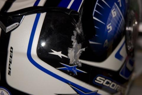 - (Helm, Kleidung, Sturz)