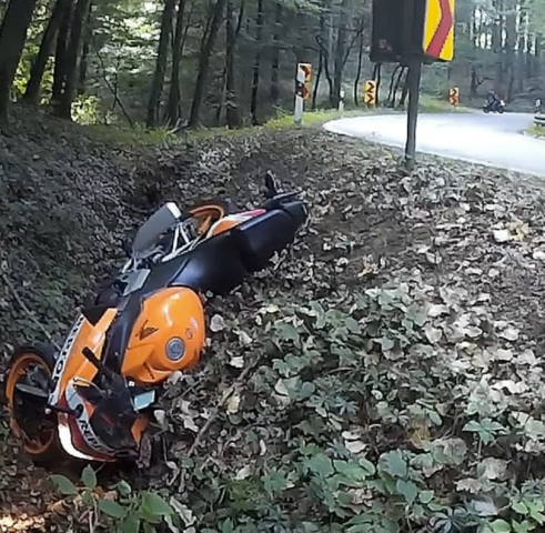 Motorrad lag nach Unfall mit dem Heck sehr hoch?