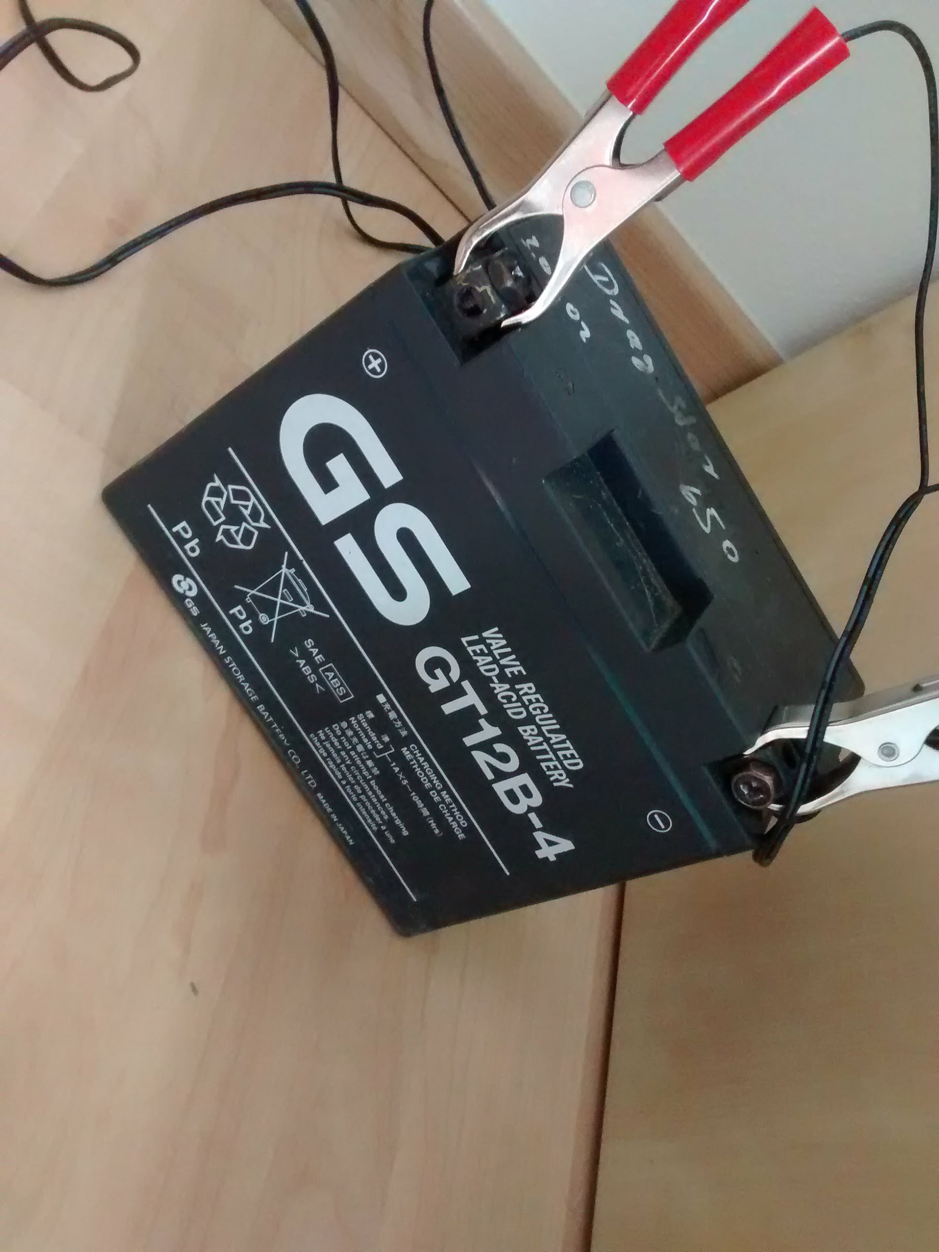 Was kann passieren, wenn man mit zu geringer Ladespannung lädt? (2V ...