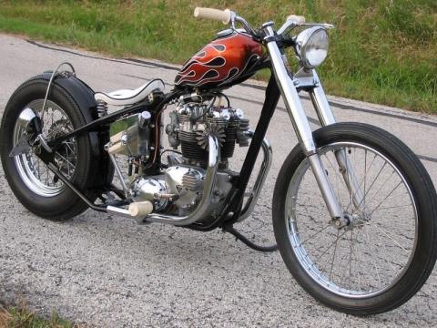 Bilduntertitel eingeben... - (Triumph Rahmen Umbau, Triumph rigid frame, Triumph Starrrahmen Einbau)