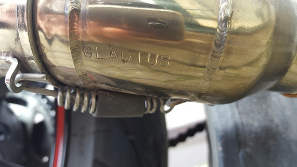 Bild 2 - (Auspuff, Suzuki, Gladius)