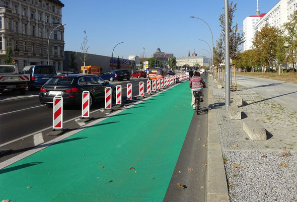 - (berlin, Motorrad freundlich)
